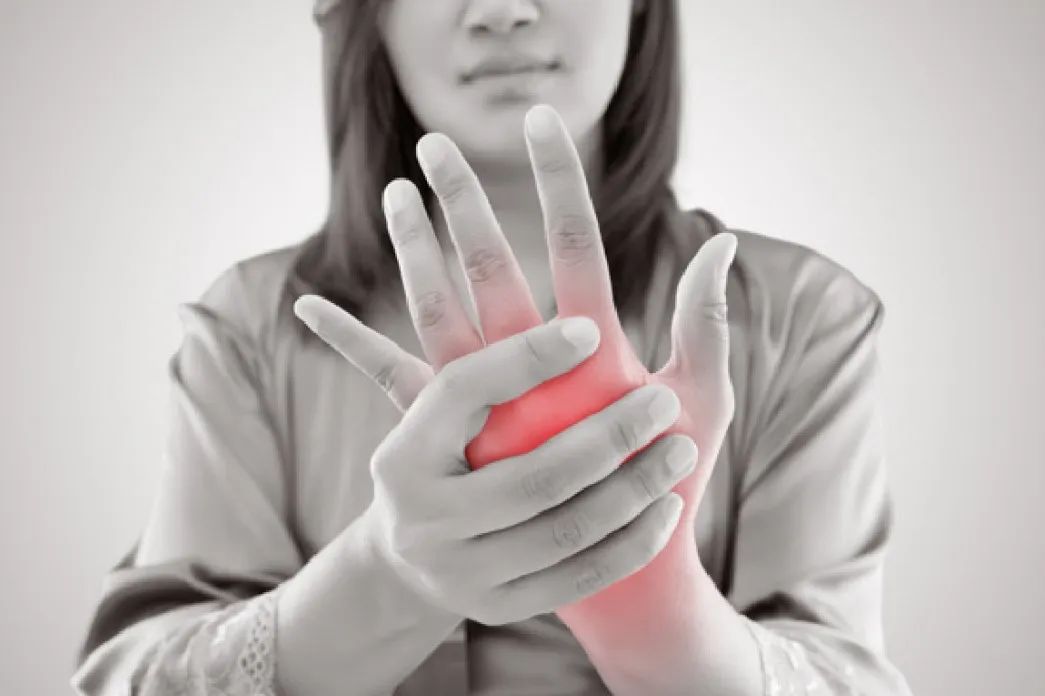 手关节疼是骨病吗,手关节疼是关节炎吗