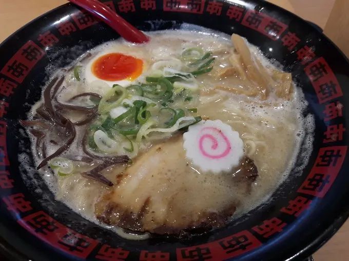 日本人最喜欢吃的一乐拉面 (日本超级大的拉面你能吃得完吗)