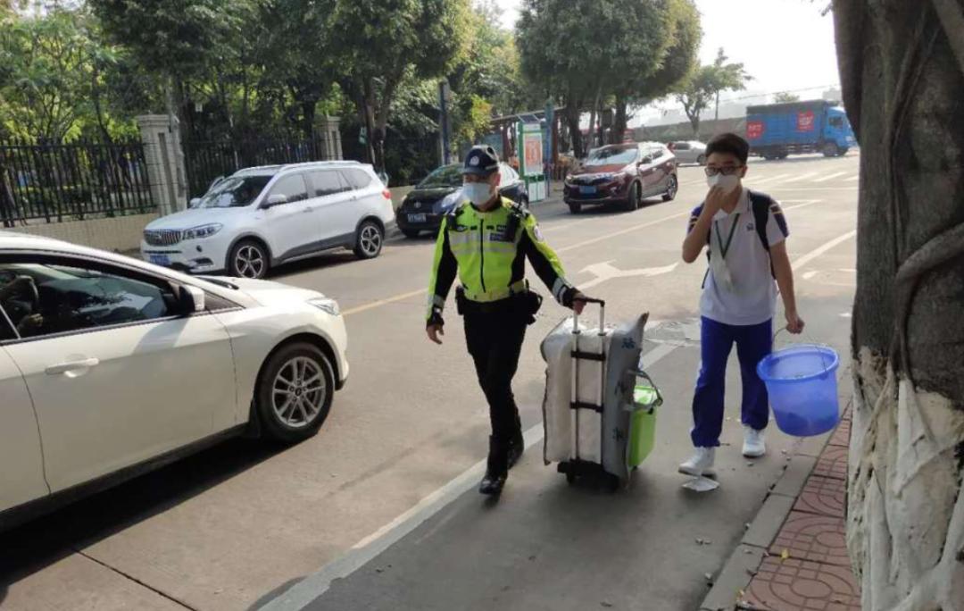 弘扬学习雷锋精神助力疫情防控,弘扬正气抗击疫情