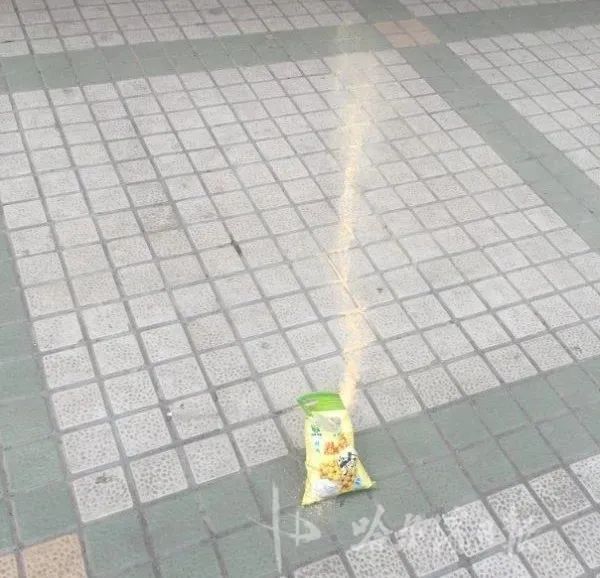 谁干的？信恒现代城空中飞下一袋豆粉！5岁孩子差点被砸|高空抛物以后怎么“治”？