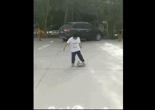 鐤儏闃村奖绗肩僵涓嬬殑瓒崇悆,鐤儏瓒崇悆