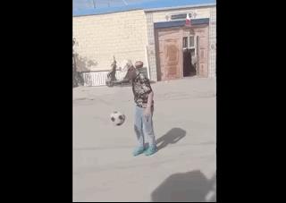 鐤儏闃村奖绗肩僵涓嬬殑瓒崇悆,鐤儏瓒崇悆