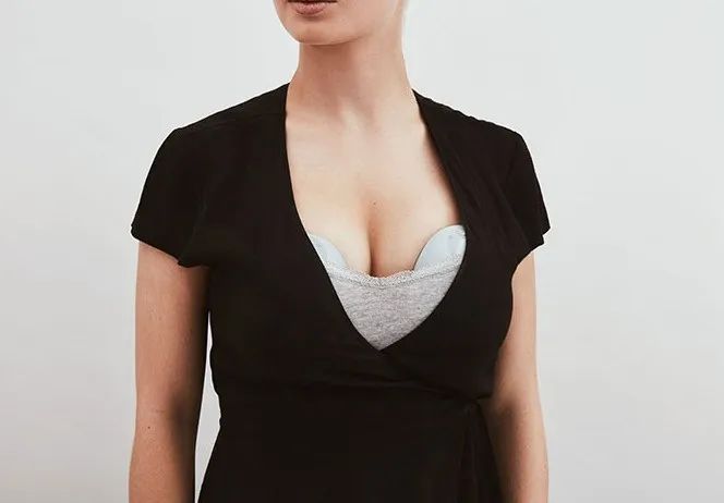 「种草」喂奶太受罪？100位妈妈亲测好用的哺乳神器来啦