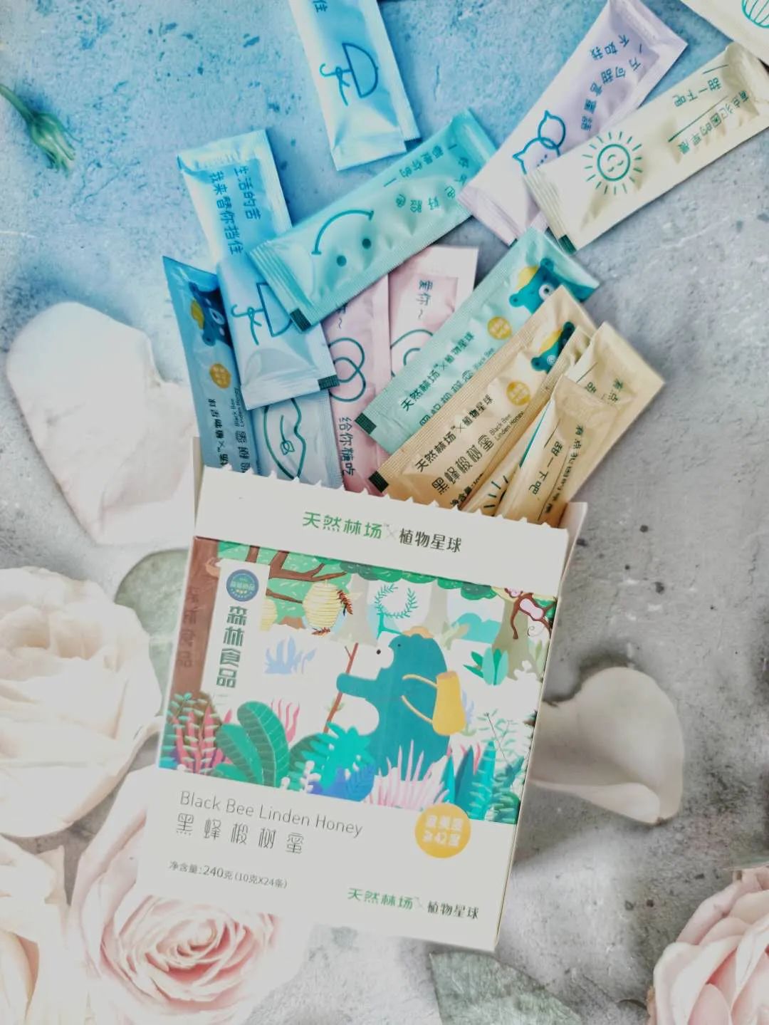 香到舔杯,状似奶油的椴树雪蜜条,是我吃过最好的蜂蜜