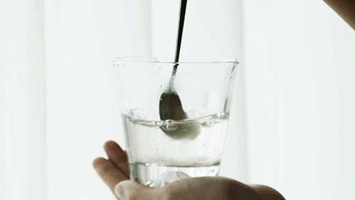 香到舔杯,状似奶油的椴树雪蜜条,是我吃过最好的蜂蜜