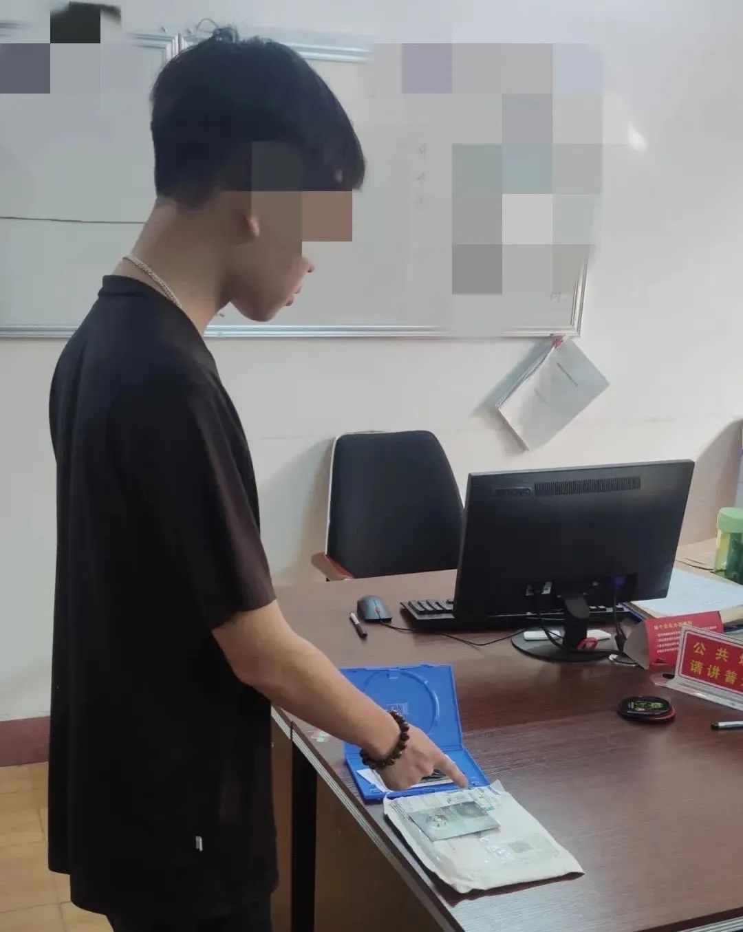 22岁小伙为抑郁症治疗,22岁男人抑郁症