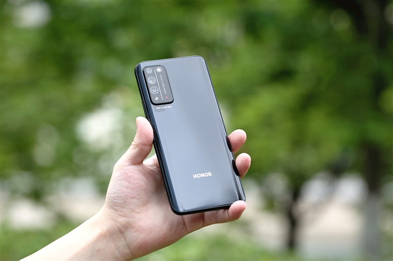 1899元一代神机!荣耀X10首发评测:麒麟820与“夜视仪”恰逢其时