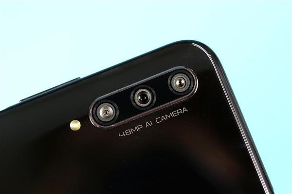 1899元一代神机!荣耀X10首发评测:麒麟820与“夜视仪”恰逢其时