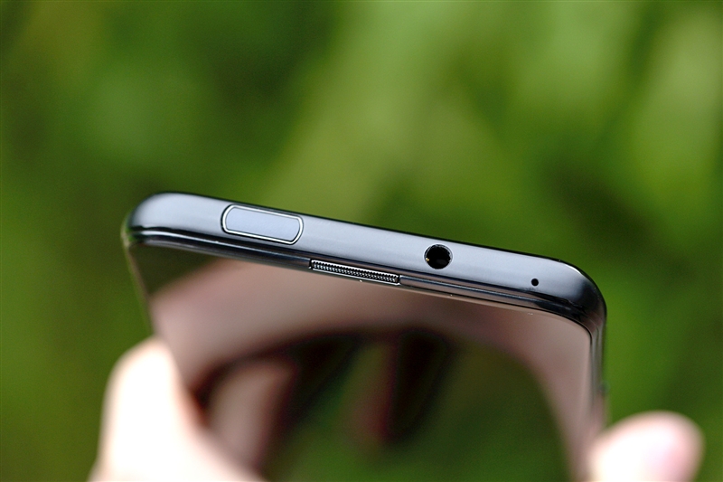 1899元一代神机!荣耀X10首发评测:麒麟820与“夜视仪”恰逢其时