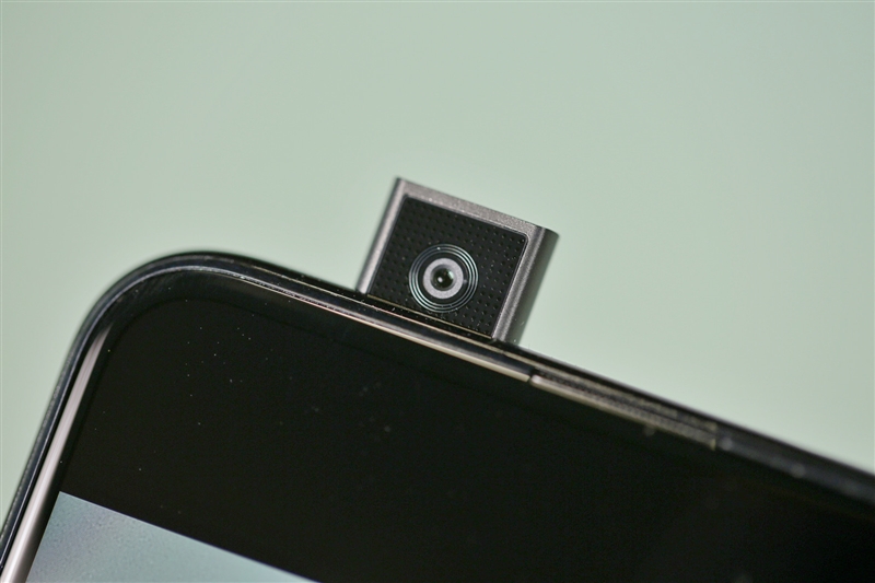 1899元一代神机!荣耀X10首发评测:麒麟820与“夜视仪”恰逢其时