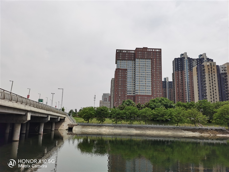 1899元一代神机!荣耀X10首发评测:麒麟820与“夜视仪”恰逢其时