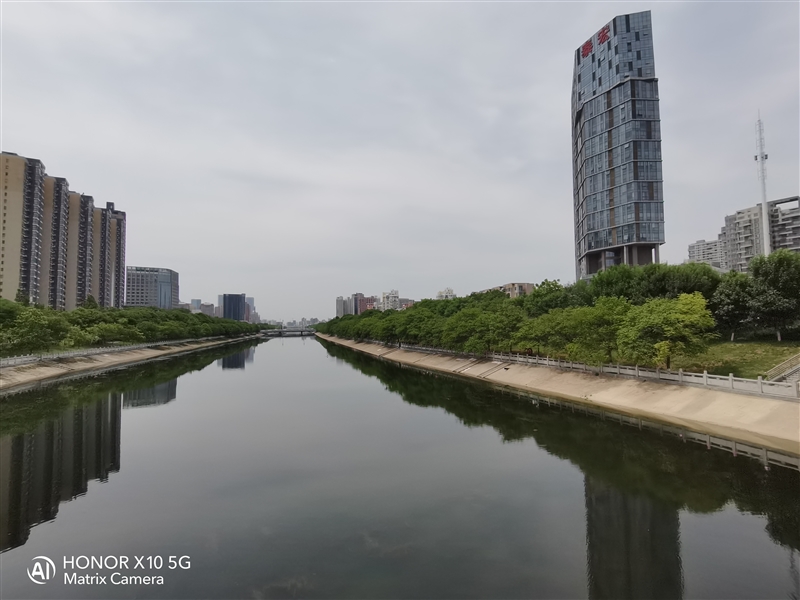 1899元一代神机!荣耀X10首发评测:麒麟820与“夜视仪”恰逢其时