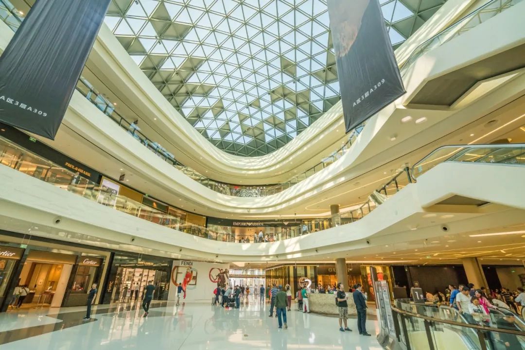 免税店买买买,免税店里国人强势买买买