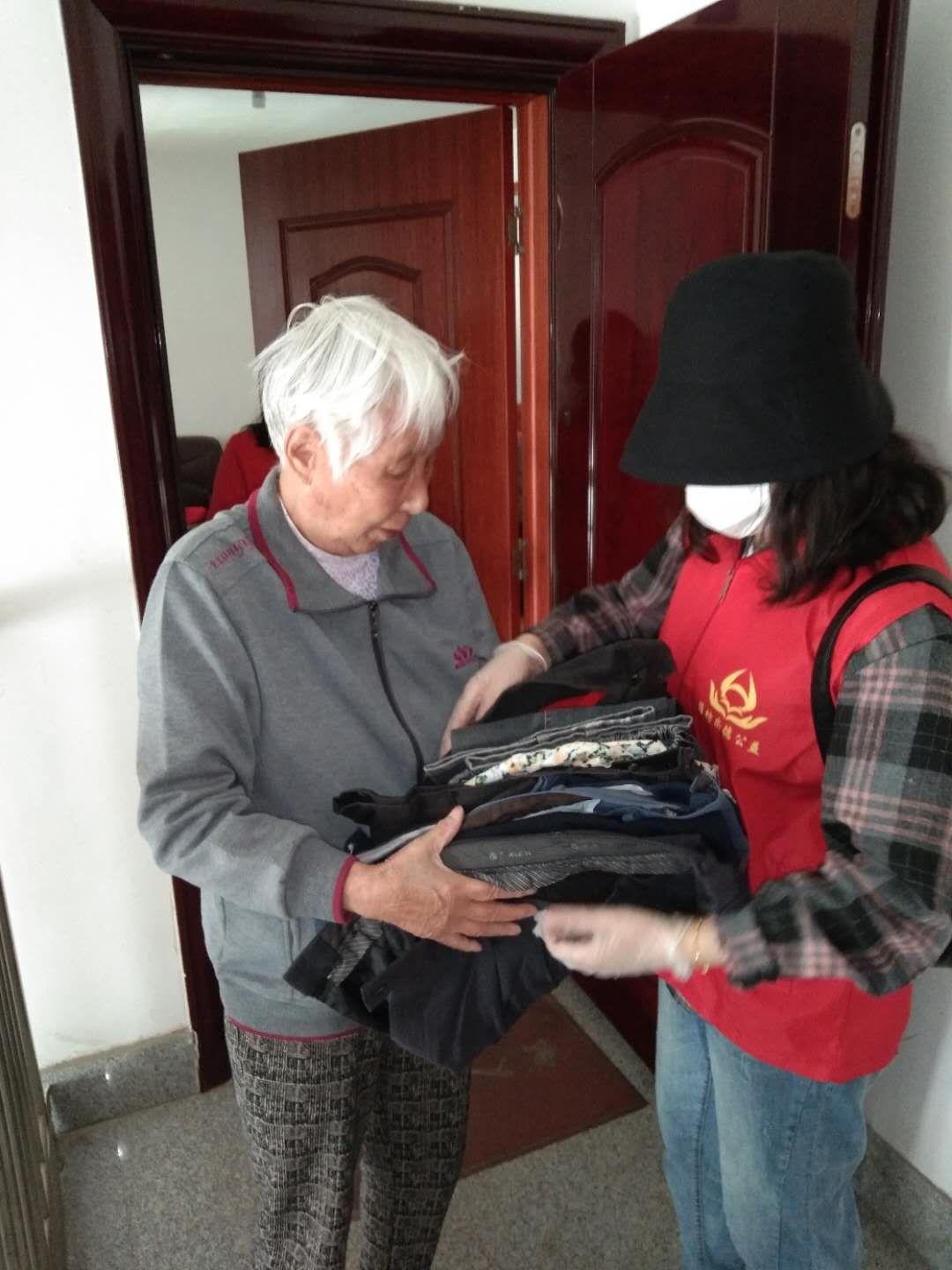 北海路街道十里堡社区开展衣物捐赠爱心活动