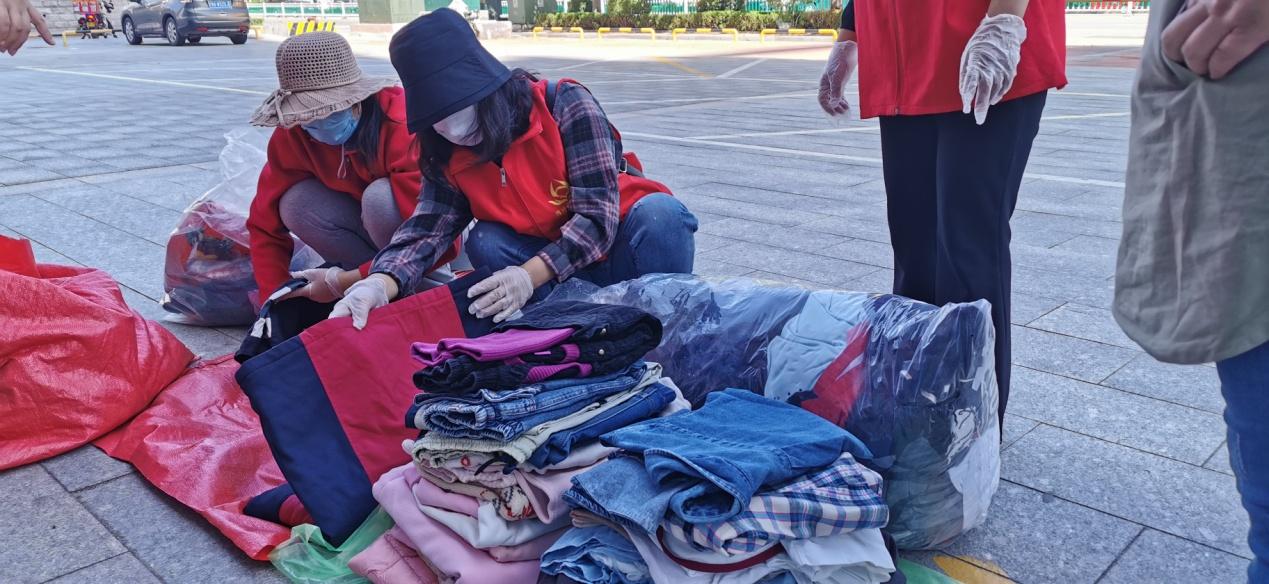 北海路街道十里堡社区开展衣物捐赠爱心活动