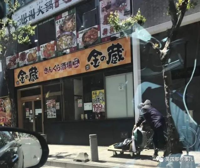 东北大叔在疫情期间吃饭,辽宁大叔每天发放500份免费便当