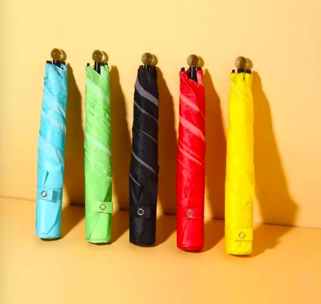 绍兴外贸企业库存2万多把“羽毛伞”，重量比两只口红还轻，在日本卖得很火，今起以三折的价格试水国内市场