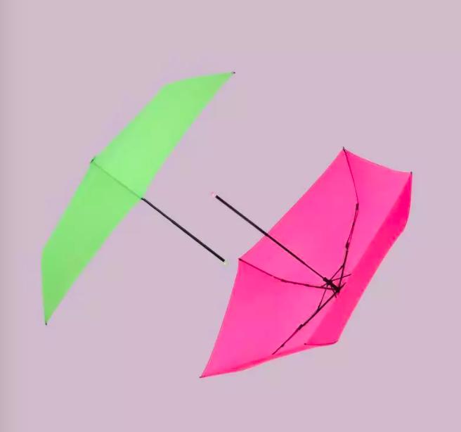 绍兴外贸企业库存2万多把“羽毛伞”，重量比两只口红还轻，在日本卖得很火，今起以三折的价格试水国内市场