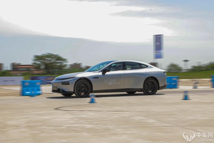 小鹏p7续航700km电动汽车真实续航,小鹏p7后驱版动力够不够用