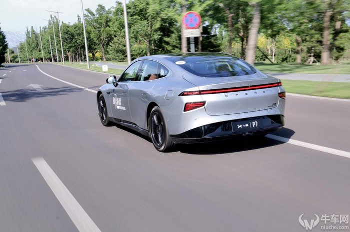 小鹏p7续航700km电动汽车真实续航,小鹏p7后驱版动力够不够用