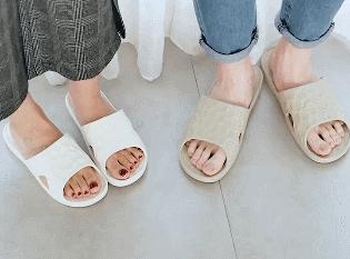 一双能按摩的浴室拖鞋,Q软防滑,好穿到爆,每一步都在保健