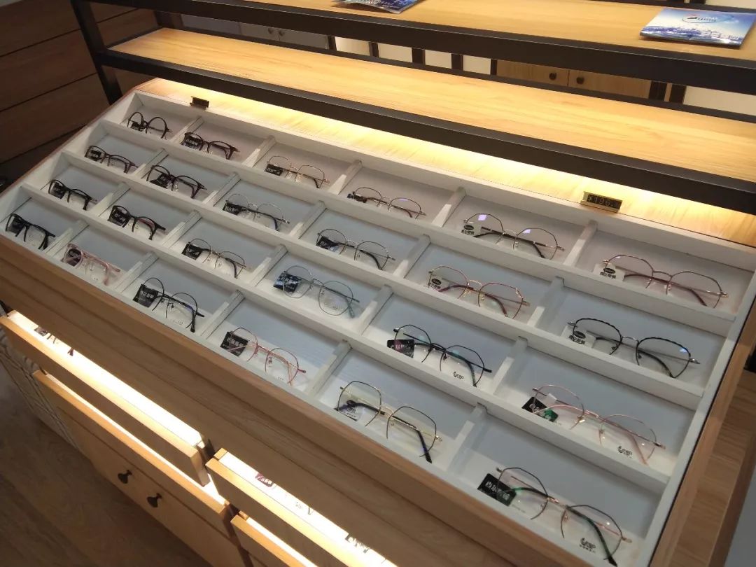 璞í鍙戝厜鐪奸暅,璞í鐪奸暅