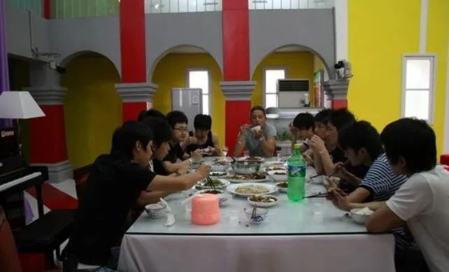 俞灏明和魏晨的关系如何,俞灏明送魏晨房子什么梗