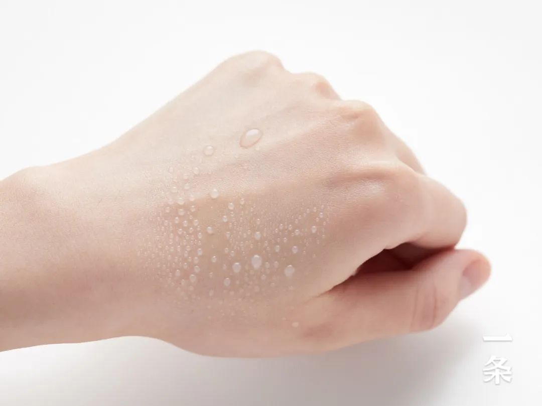 油皮夏日必备喷雾定妆一整天,晚上用控油补水保湿