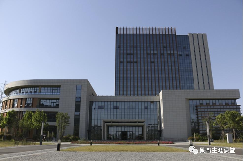 太厉害!这所独立学院录取线超公*本科办**,考教师编,全省第三