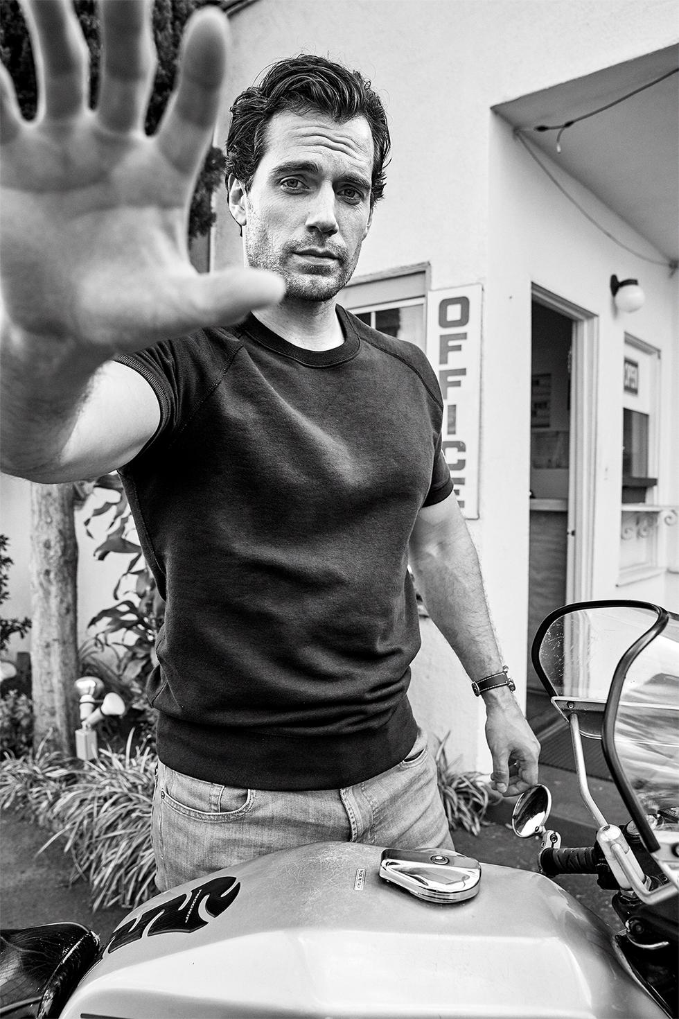 亨利卡维尔不演超人各界反应,超人扮演者亨利卡维尔死亡