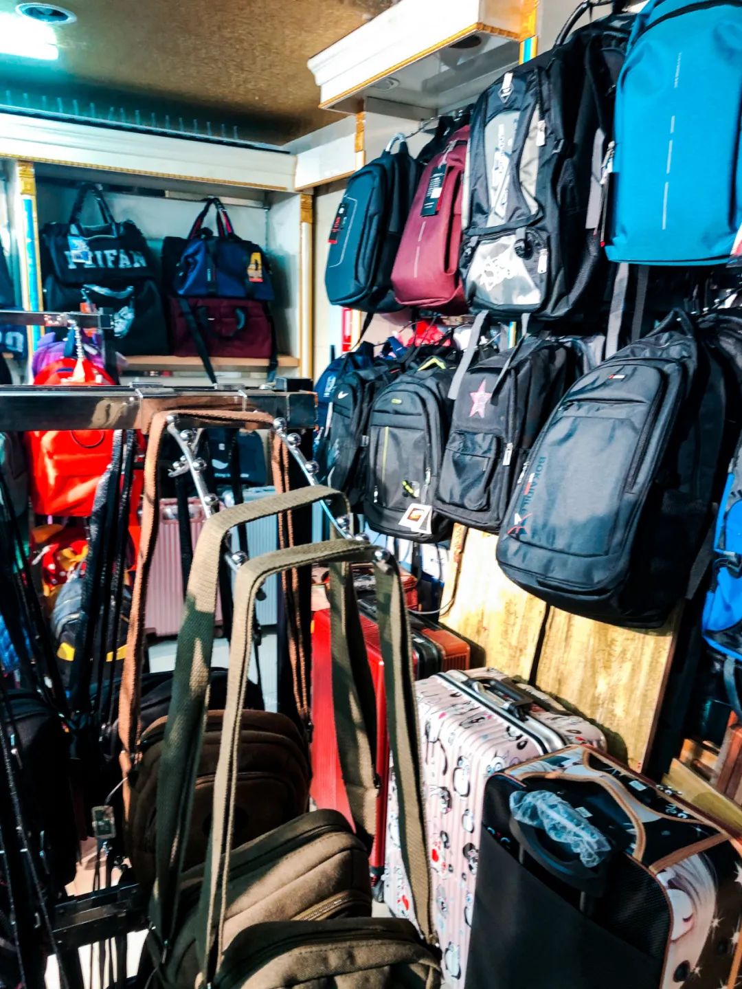 重庆最大2元店,重庆两百元探店