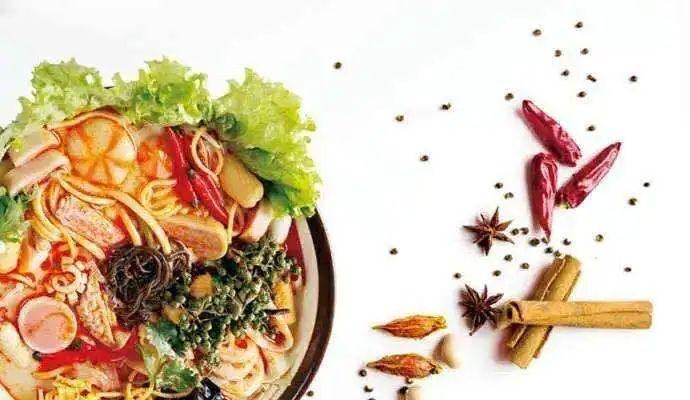 刚刚开学半个月，下沙大学城又下“重磅*弹炸**”！进圈就能9元畅吃美食，还能体验穿梭时空的任意门