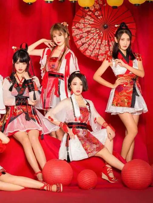 刚刚开学半个月，下沙大学城又下“重磅*弹炸**”！进圈就能9元畅吃美食，还能体验穿梭时空的任意门