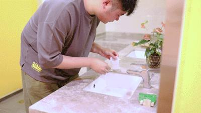 北欧拉脱维亚人将古龙香水、蜂巢塞进香皂...一块从头洗到脚，干净省事