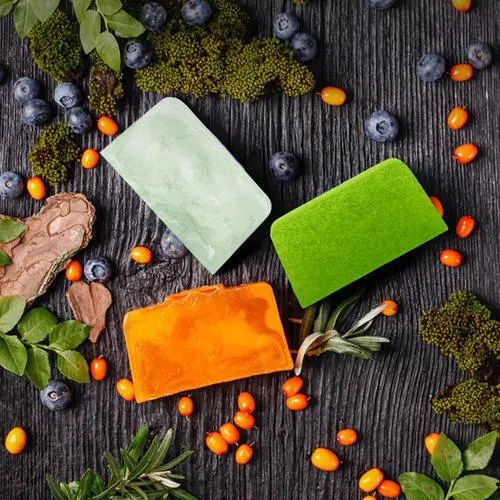 北欧拉脱维亚人将古龙香水、蜂巢塞进香皂...一块从头洗到脚，干净省事