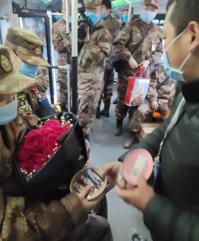 76天的谎言,一双40码运动鞋……看武汉公交青年的战疫故事