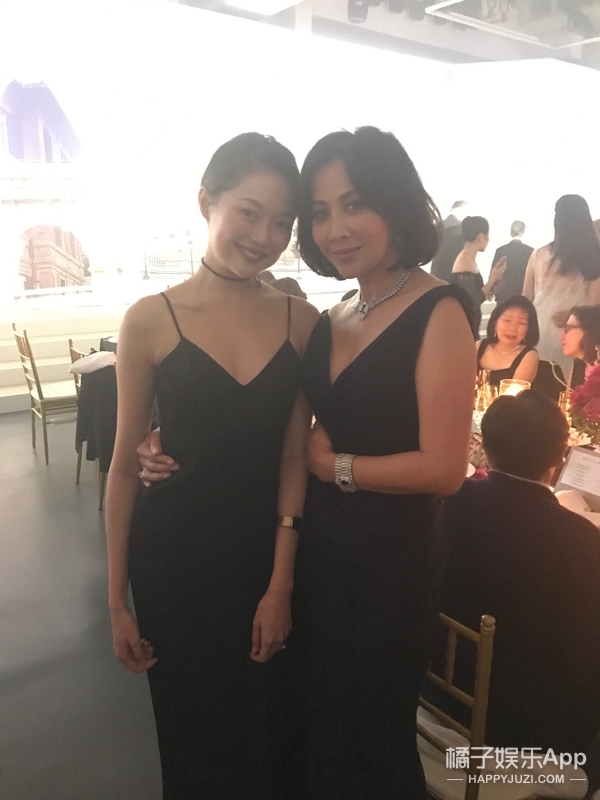 网红鼻祖晚晚和舒淇同框比美赢了？妆容穿搭都有小心机，来抄作业