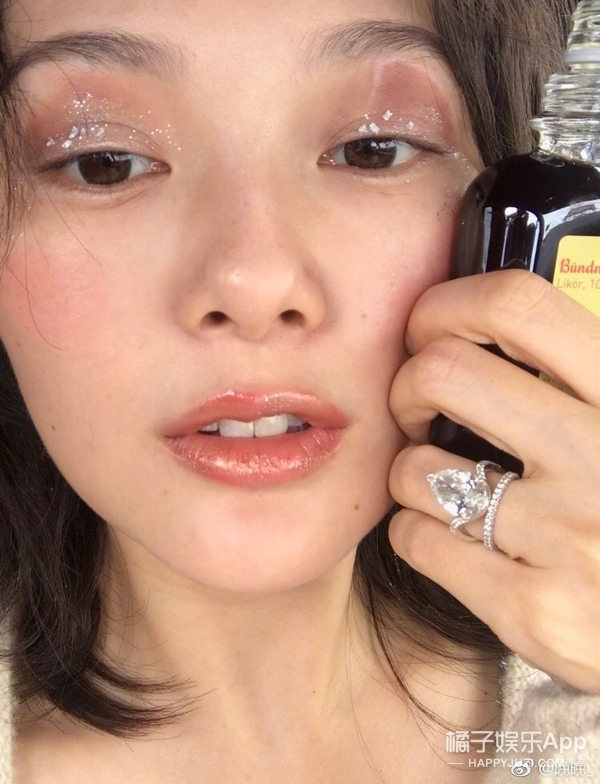 网红鼻祖晚晚和舒淇同框比美赢了？妆容穿搭都有小心机，来抄作业