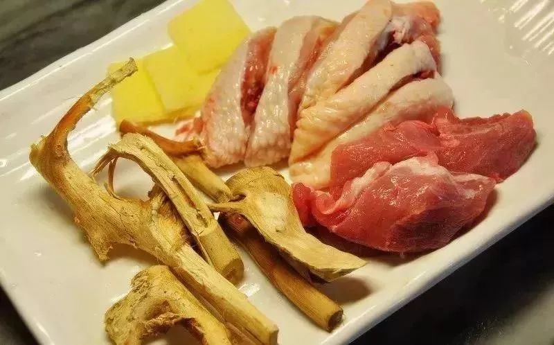 特色鲜人参炖汤,广式新鲜人参煲汤