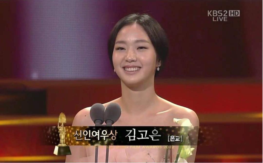 曾因长相被骂到注销账号，这位韩国单眼皮女孩颠覆了我们的审美....