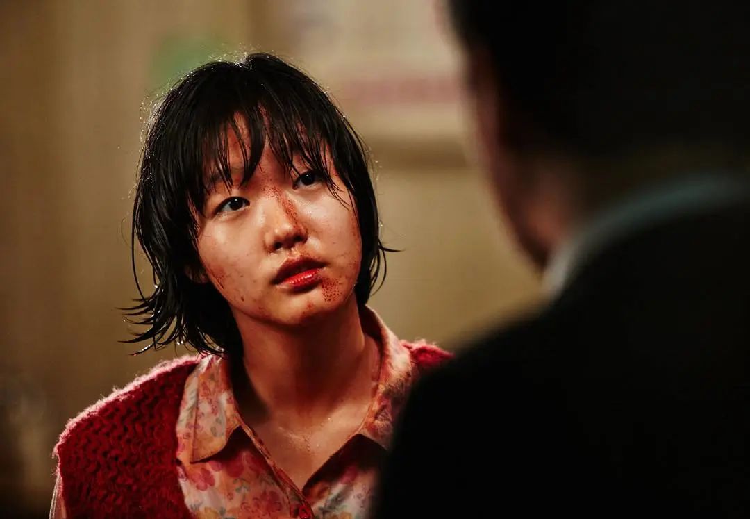 曾因长相被骂到注销账号，这位韩国单眼皮女孩颠覆了我们的审美....