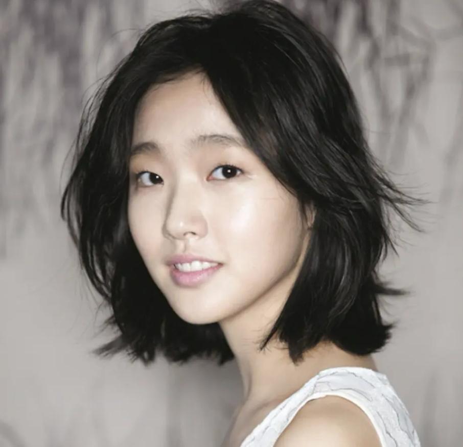 曾因长相被骂到注销账号，这位韩国单眼皮女孩颠覆了我们的审美....