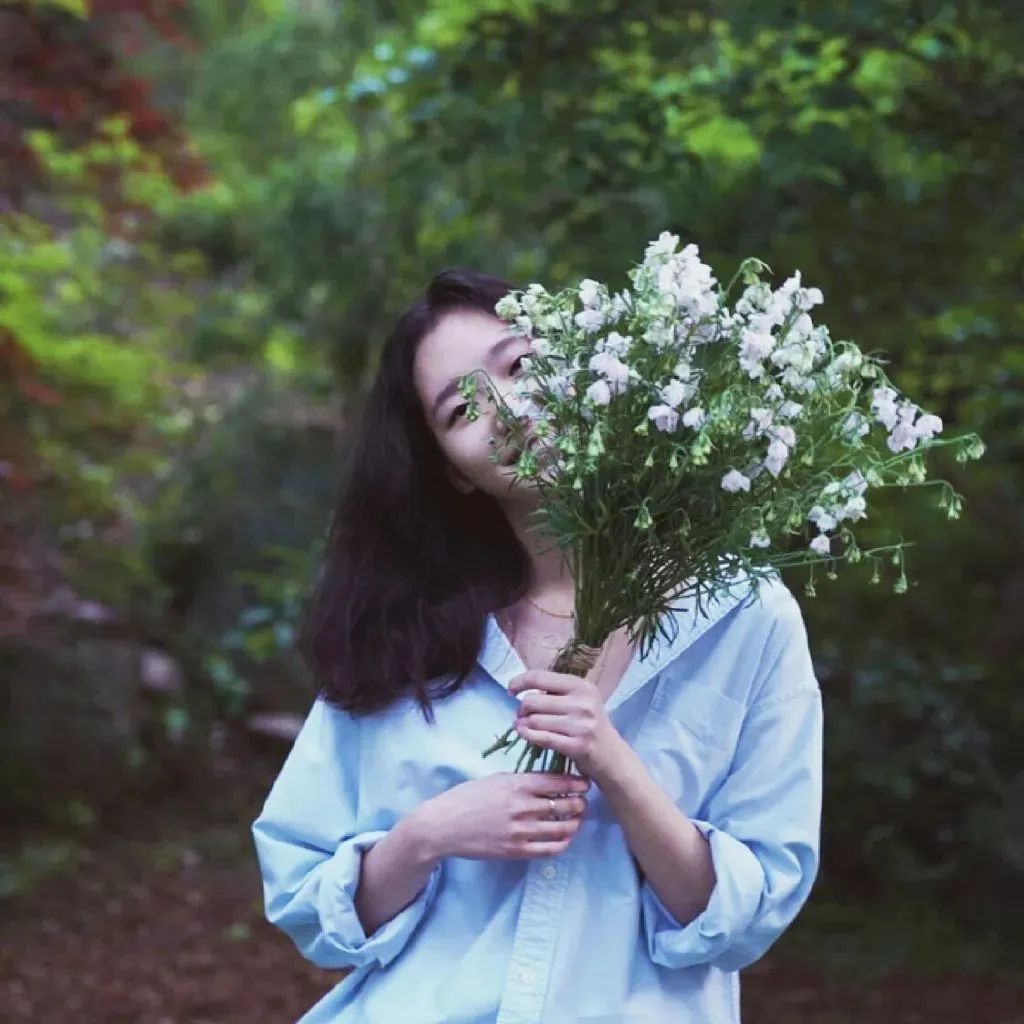 曾因长相被骂到注销账号，这位韩国单眼皮女孩颠覆了我们的审美....