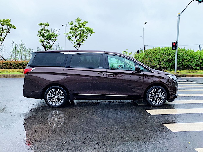 试驾别克gl8陆尊变速箱油几升,gl8es陆尊试驾