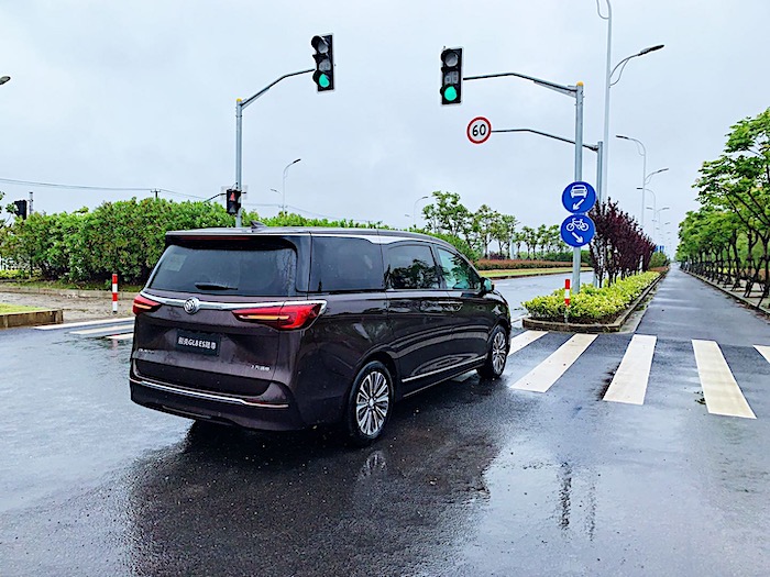 试驾别克gl8陆尊变速箱油几升,gl8es陆尊试驾