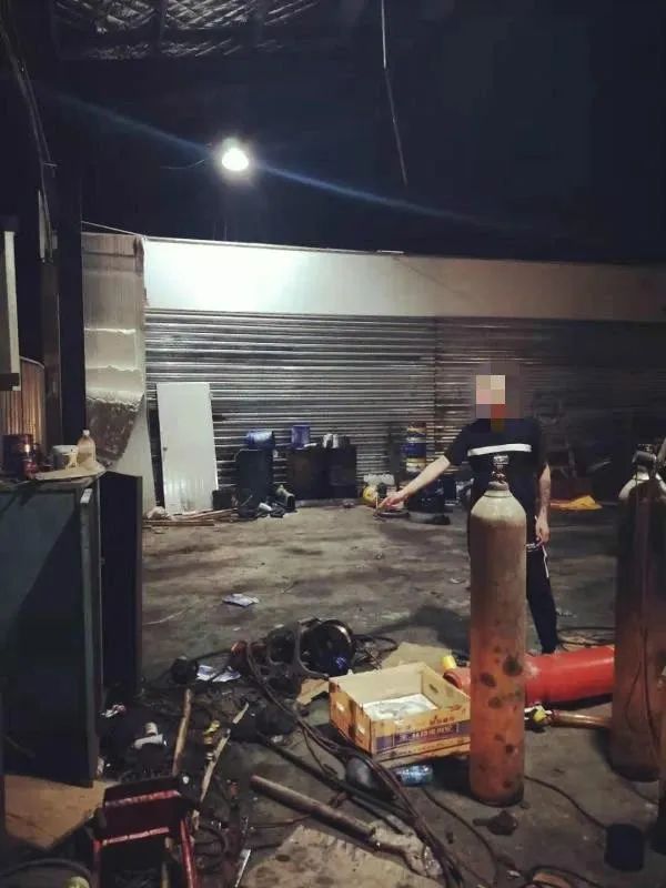 挂着“饭店”招牌却不接待普通客人,这个“神秘”场所最近被“关门”了