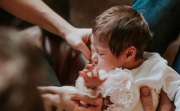 宝宝呕吐怎么办推拿,宝宝呕吐怎么办一喝水就吐