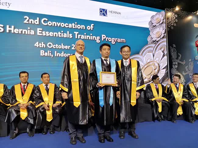 单孔腹腔镜手术疤痕大吗,四孔腹腔镜胆囊切除术