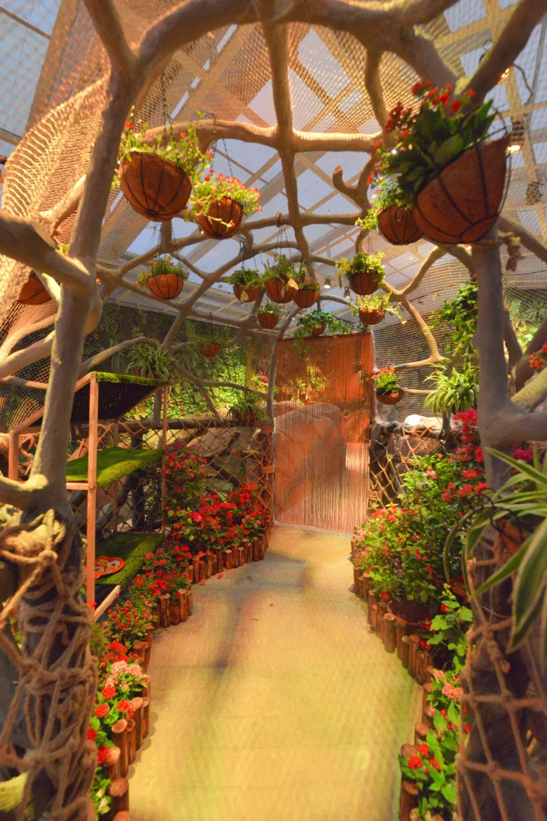 打卡安华汇欢乐舟主题公园,安华汇欢乐舟主题乐园真实视频