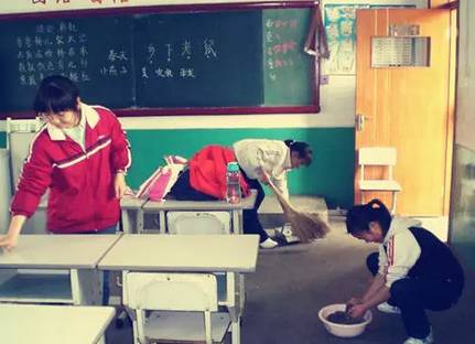 这张照片值钱了！谁都见过！赶紧回家翻